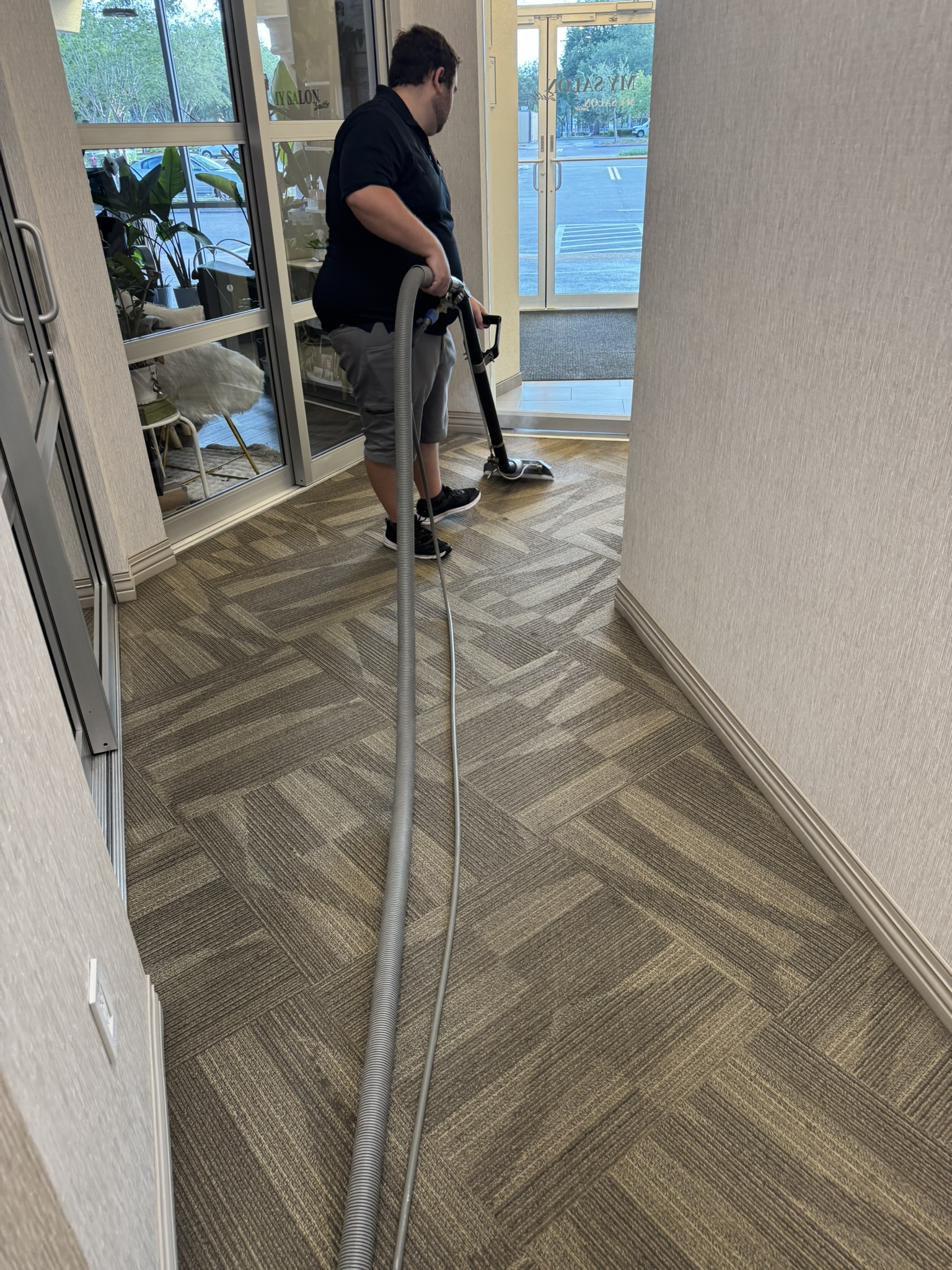 Salon Carpet Cleaning in Valrico Square